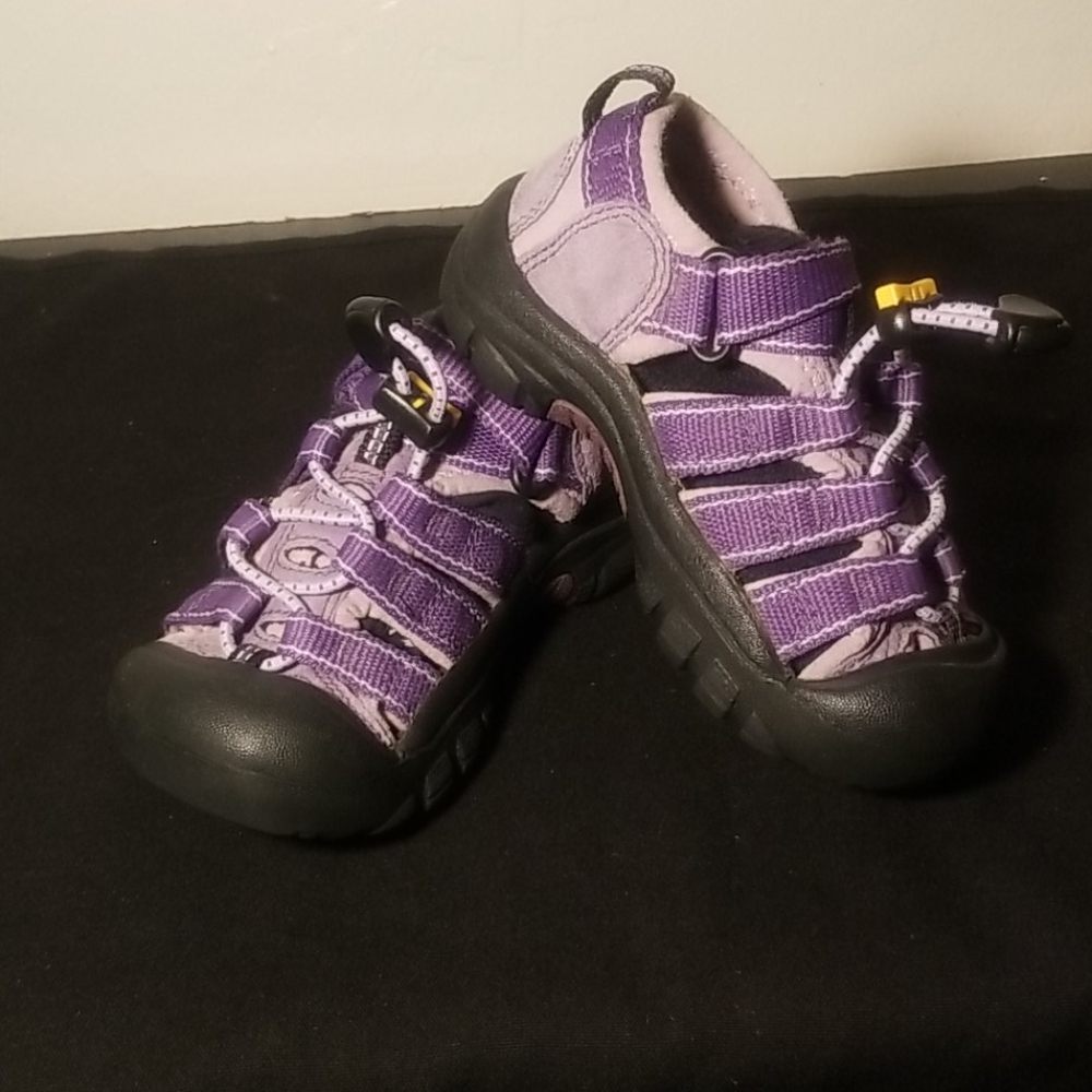 Keen kids waterproof hiking shoes size 9